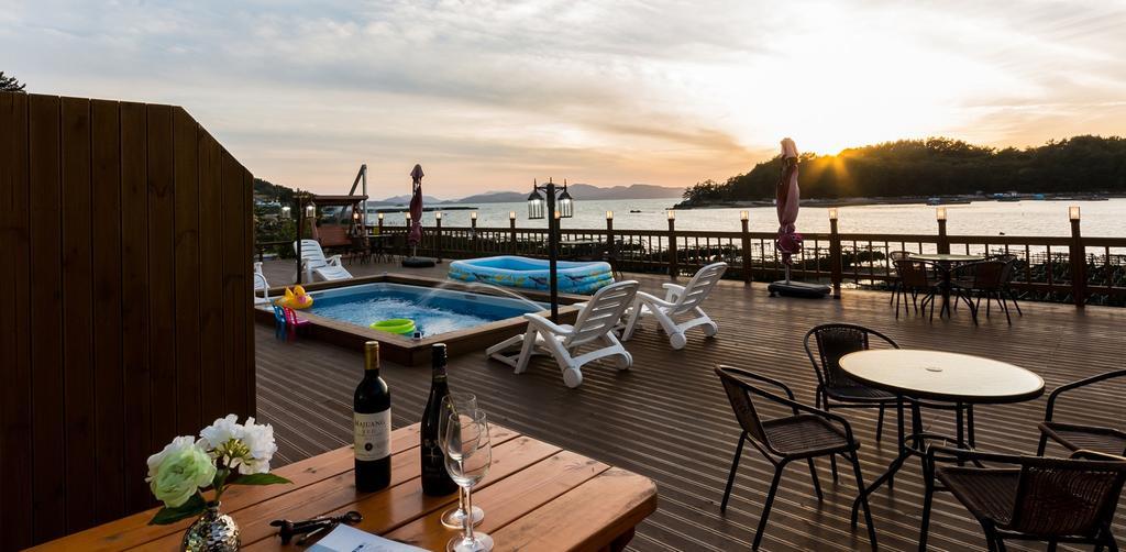 Dolsanmaru Pension Yeosu Ngoại thất bức ảnh