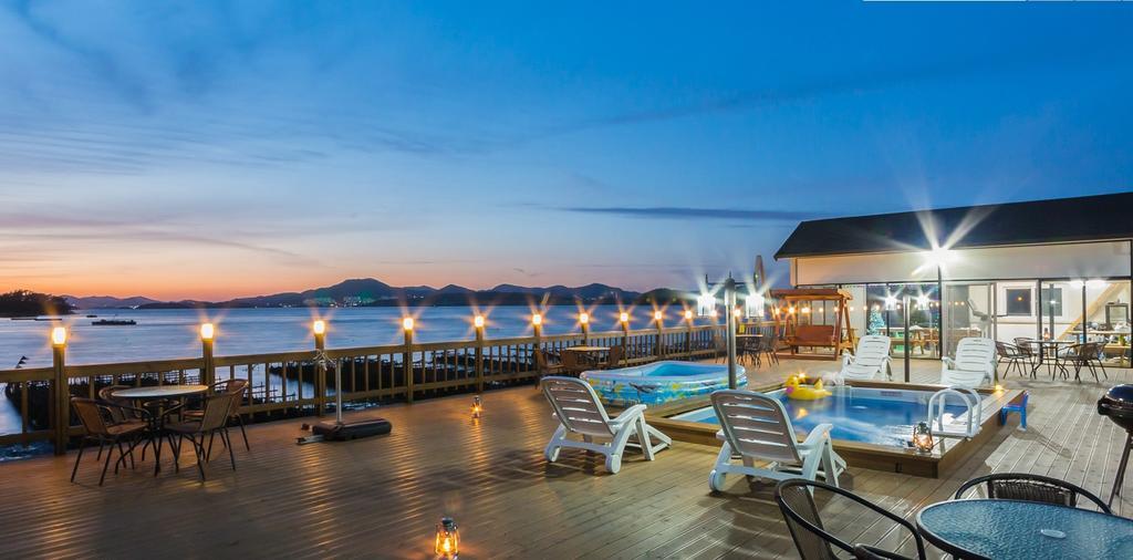Dolsanmaru Pension Yeosu Ngoại thất bức ảnh