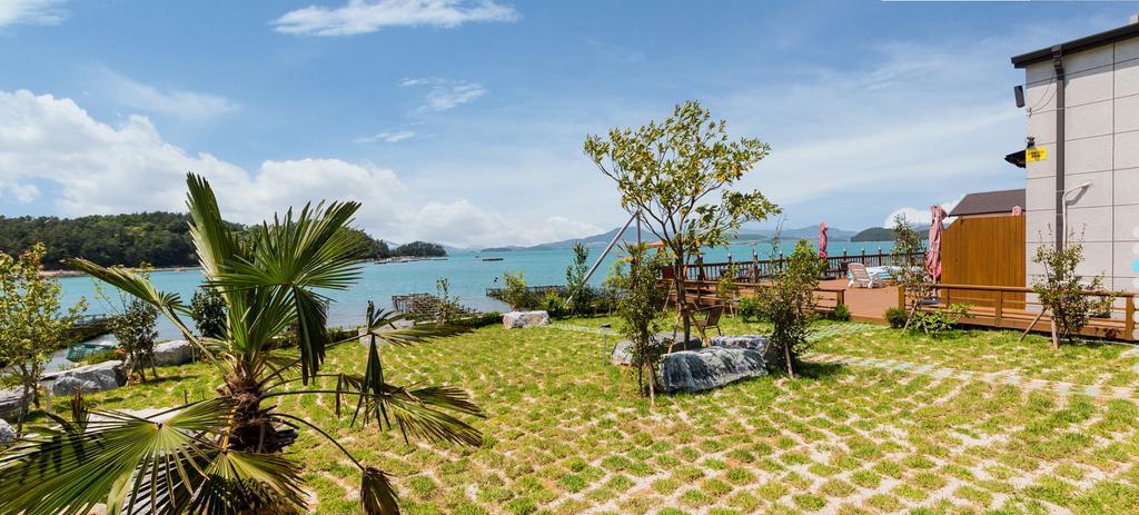 Dolsanmaru Pension Yeosu Ngoại thất bức ảnh