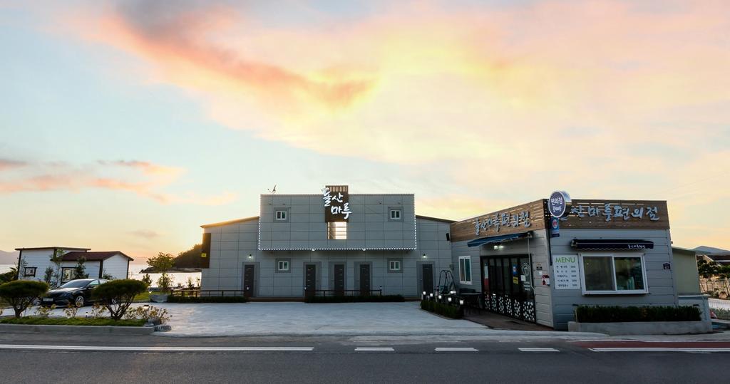 Dolsanmaru Pension Yeosu Ngoại thất bức ảnh
