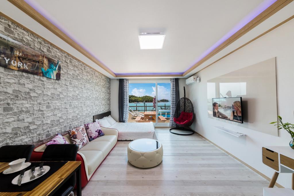 Dolsanmaru Pension Yeosu Ngoại thất bức ảnh