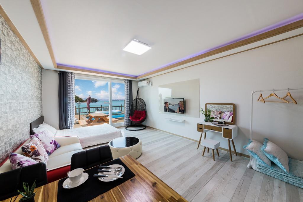 Dolsanmaru Pension Yeosu Ngoại thất bức ảnh