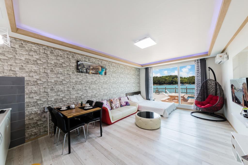 Dolsanmaru Pension Yeosu Ngoại thất bức ảnh