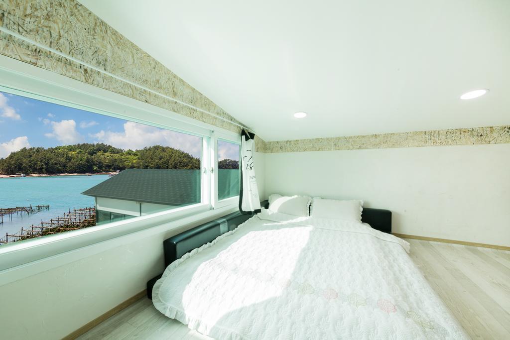 Dolsanmaru Pension Yeosu Ngoại thất bức ảnh