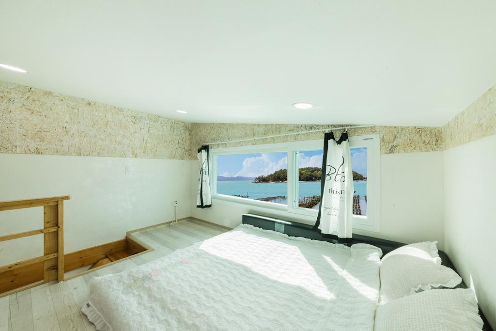 Dolsanmaru Pension Yeosu Ngoại thất bức ảnh