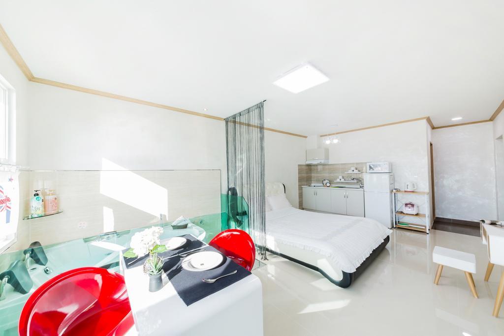 Dolsanmaru Pension Yeosu Ngoại thất bức ảnh